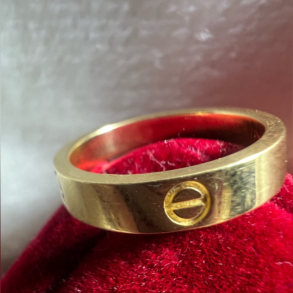 Elegant Gold Band Love Ring size 5 solid 18k yellow gold